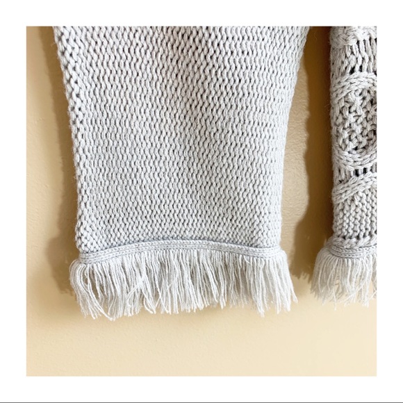 BB Dakota knit sweater fringe trim cozy REPOSTED - Picture 4 of 9